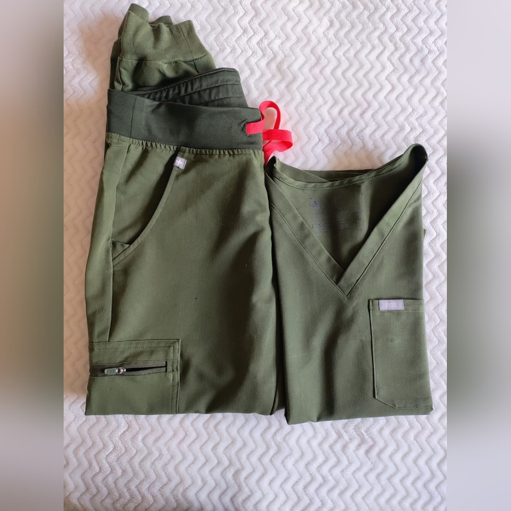 FIGS SCRUBS TOP